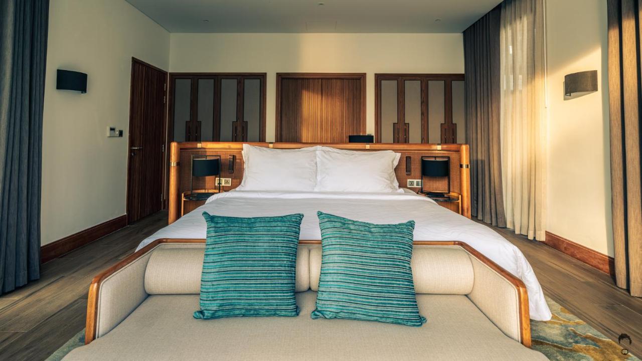 Moevenpick Villas & Residences Phu Quoc Exteriér fotografie A bedroom at the hotel