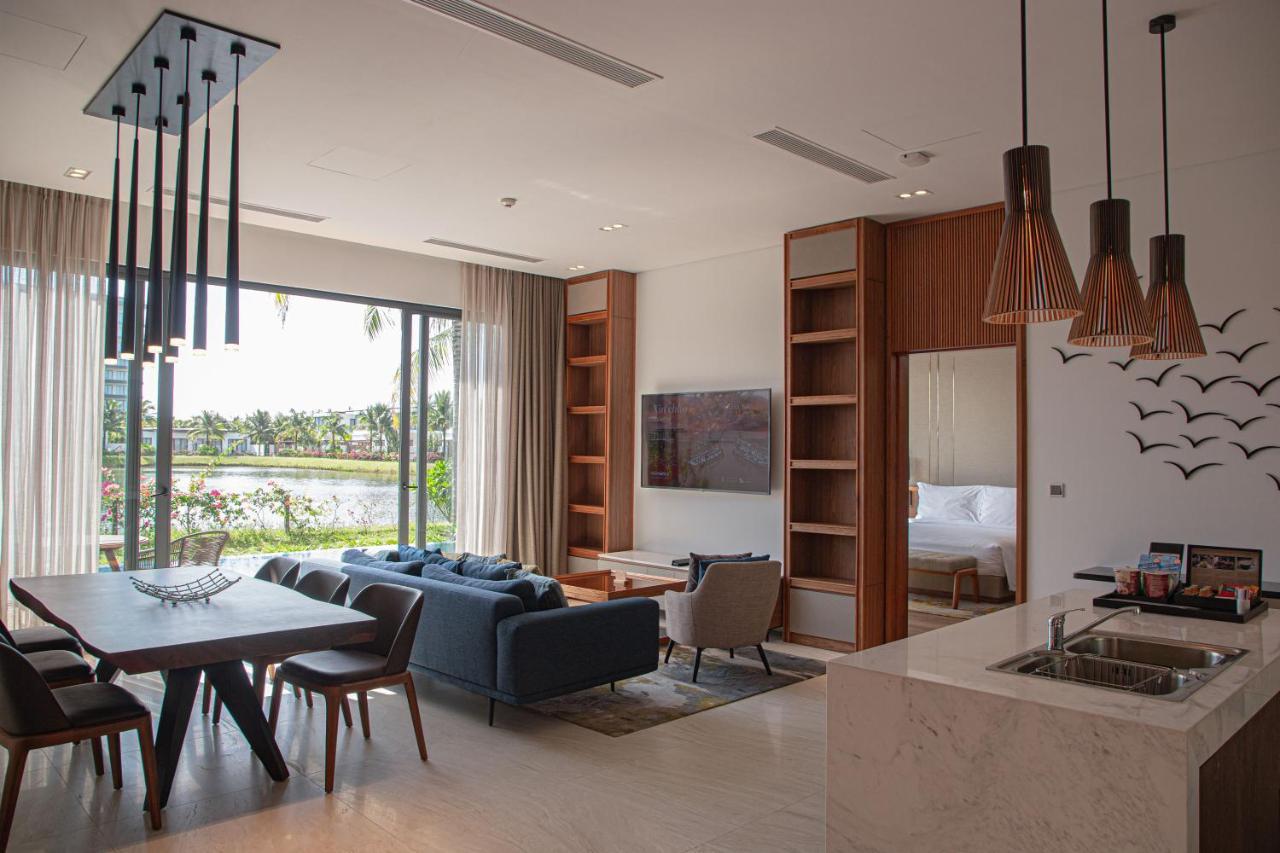 Moevenpick Villas & Residences Phu Quoc Exteriér fotografie A living room in a villa at the resort