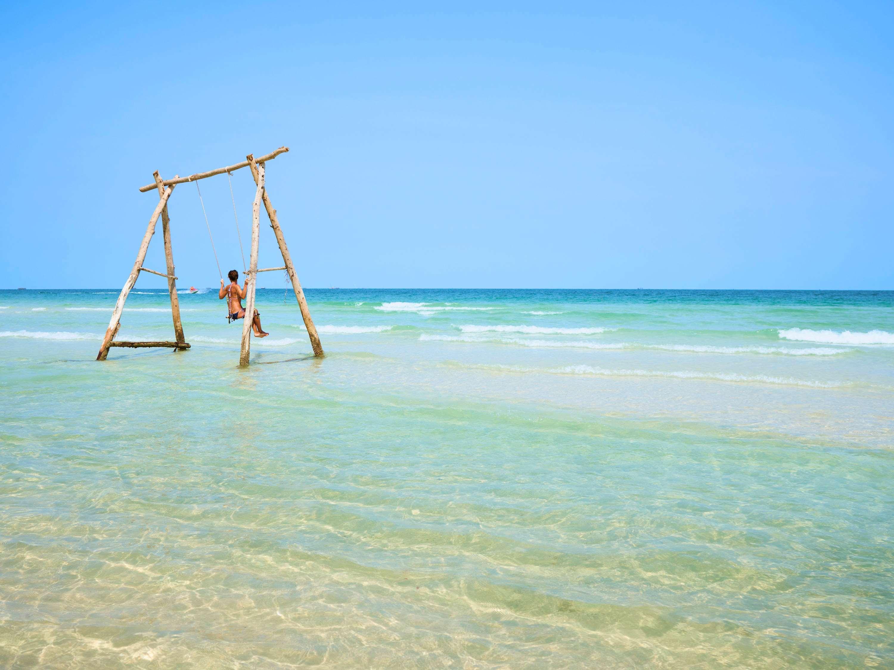 Moevenpick Villas & Residences Phu Quoc Exteriér fotografie Swing at the beach