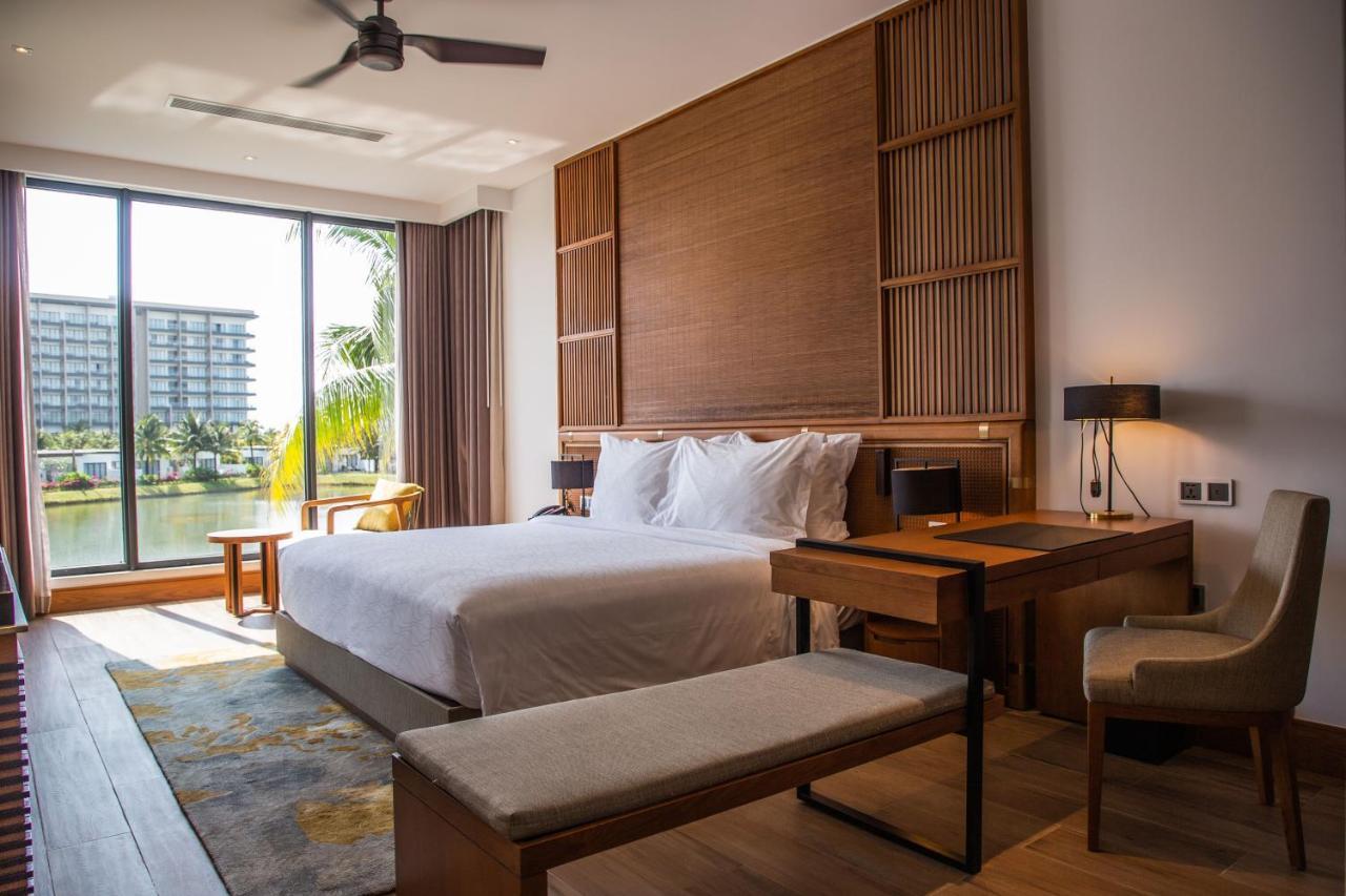 Moevenpick Villas & Residences Phu Quoc Exteriér fotografie A bedroom at the hotel