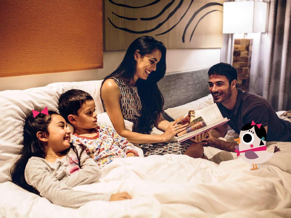 Moevenpick Villas & Residences Phu Quoc Exteriér fotografie Family at the hotel