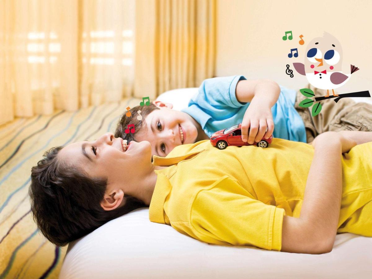 Moevenpick Villas & Residences Phu Quoc Exteriér fotografie A child with autism playing with a toy car