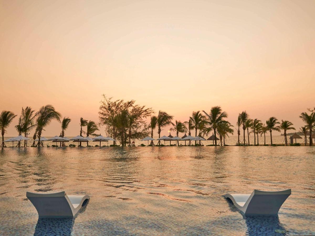 Moevenpick Villas & Residences Phu Quoc Exteriér fotografie Sunset at the beach