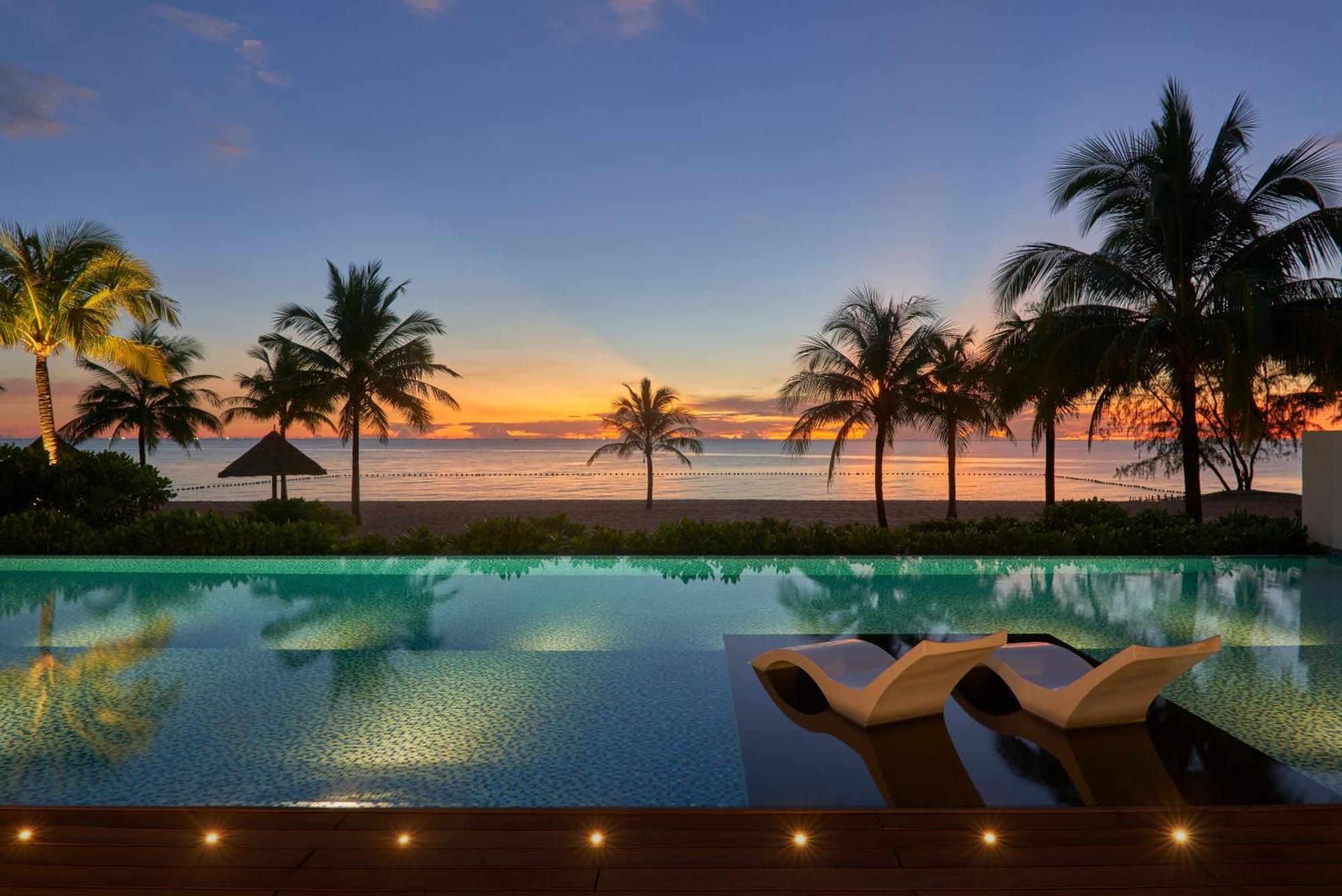 Moevenpick Villas & Residences Phu Quoc Exteriér fotografie Sunset at the beach