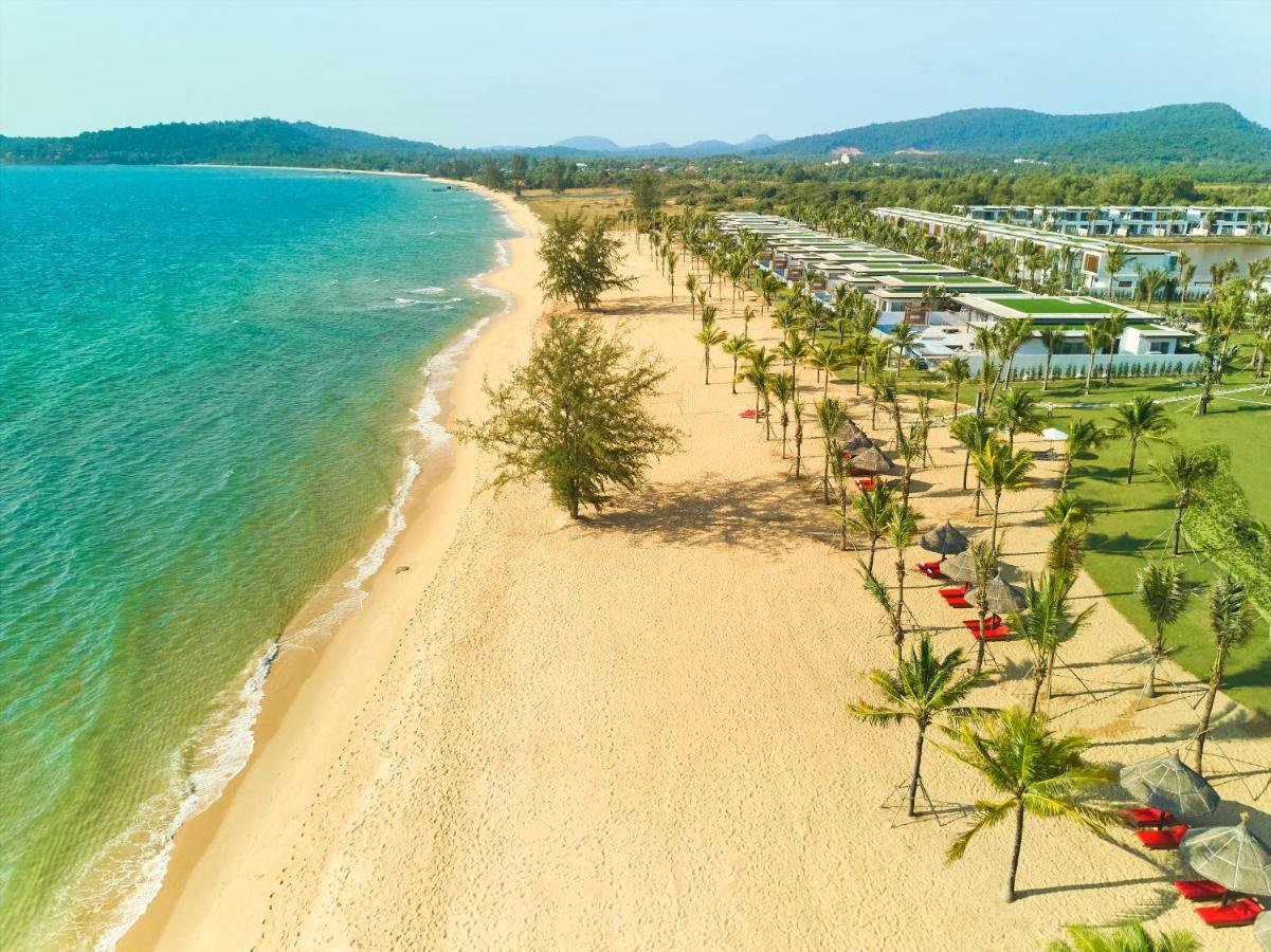 Moevenpick Villas & Residences Phu Quoc Exteriér fotografie Aerial view of the beach at Hard Rock Hotel