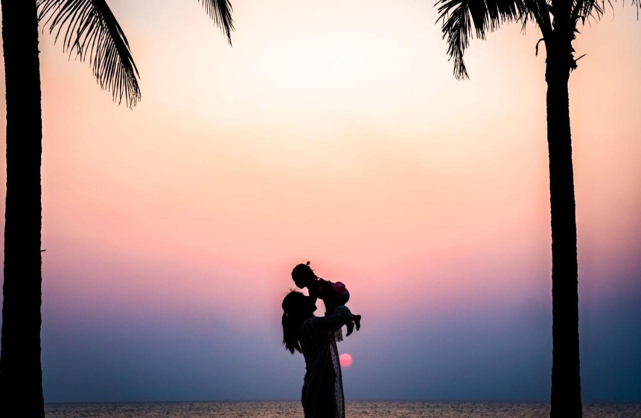 Moevenpick Villas & Residences Phu Quoc Exteriér fotografie Sunset at the beach