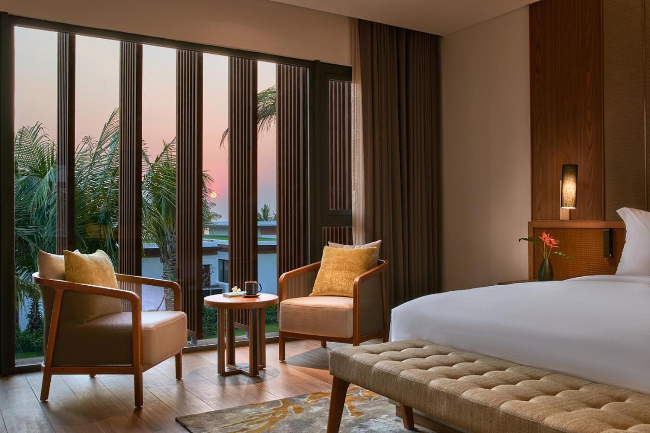 Moevenpick Villas & Residences Phu Quoc Exteriér fotografie A guest room at the hotel